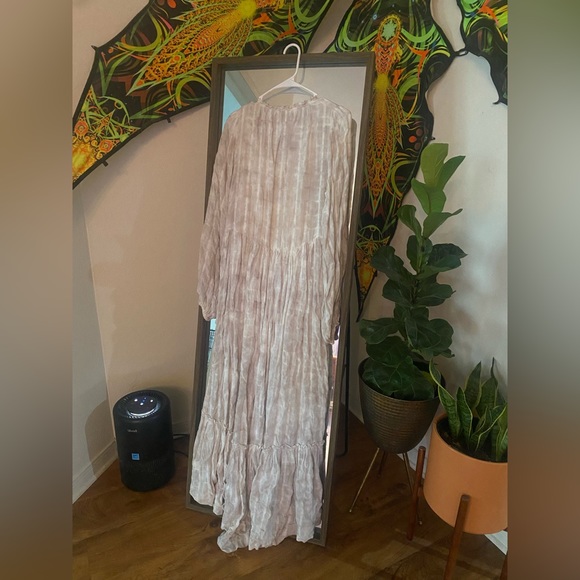 Free people Eddie dress. Tan and white. Gently used, worn 2 times. - Picture 2 of 3